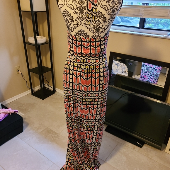 Dress - Picture 2 of 3